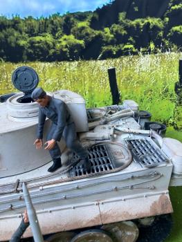ASIATAM Deutsche Figur 1:16 undbemalt