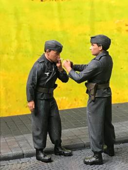 unbemalt 2 Figuren 1:16 ( TF-Z1)