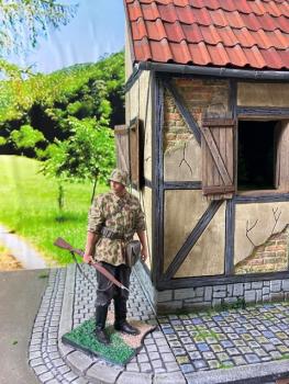 WWII Fallschirmjäger 1:16 handbemalt