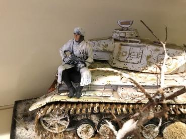 ASIATAM Figur 1:16 ( MFWI-8) handbemalt in Wintertarn