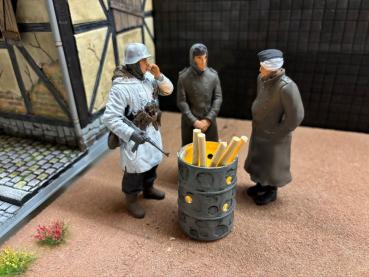 1:16 Wehrmacht diorama lagerfeuer mit Feuerfass und 3 Figur (2)