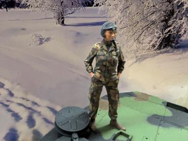 1:16  Figur Bundeswehr Panzer Frau unbemalt aus 3 d drucken