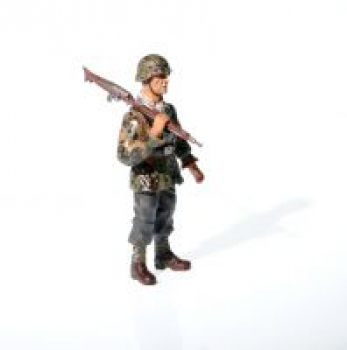 Deutscher Fallschirmjäger mit Metall MG 42