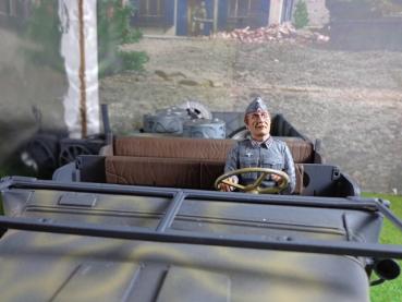 Handbemalt  Fahrer Figur für Kübelwagen ,Famo ( MF-33 )